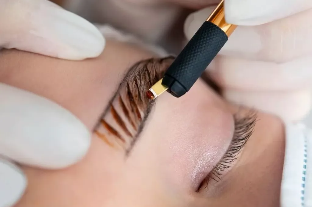 Résultat d'un microblading sourcils avant après à Love My Cils Ozoir-la-Ferrière